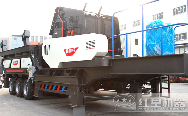 移動反擊式碎石機(jī)