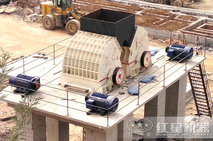 錘式破碎機(jī)現(xiàn)場 錘式破碎機(jī)現(xiàn)場