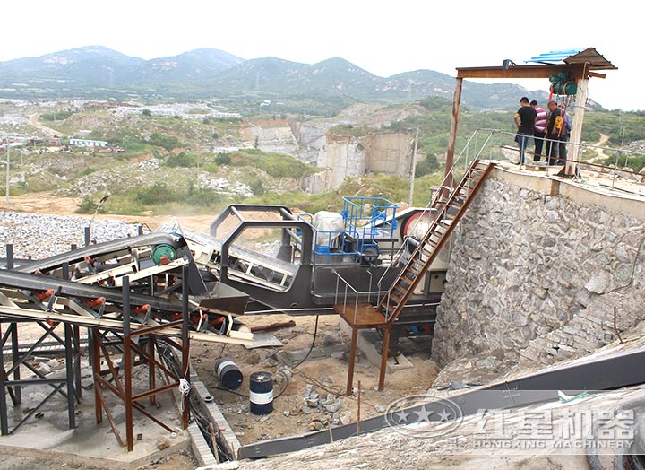 移動(dòng)顎破碎石現(xiàn)場(chǎng) 移動(dòng)顎破碎石現(xiàn)場(chǎng)