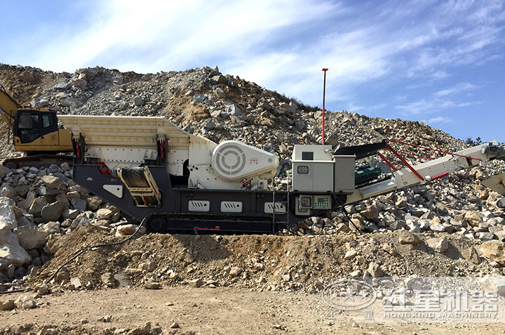 移動(dòng)式破碎機(jī)作業(yè)現(xiàn)場(chǎng) 移動(dòng)式破碎機(jī)作業(yè)現(xiàn)場(chǎng)