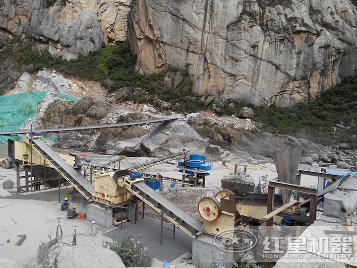 河北廊坊時(shí)產(chǎn)200噸的制砂生產(chǎn)線客戶(hù)現(xiàn)場(chǎng)