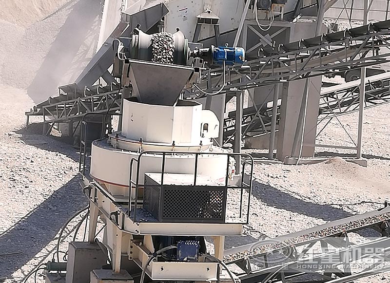 鵝卵石制砂現(xiàn)場(chǎng) 鵝卵石制砂現(xiàn)場(chǎng)