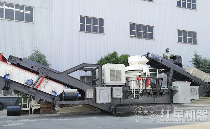 廠區(qū)擺放的新型移動(dòng)式破碎站圖 廠區(qū)擺放的新型移動(dòng)式破碎站圖
