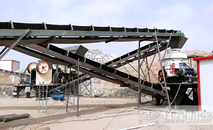 當(dāng)物料較大時(shí)，可選擇破碎設(shè)備先進(jìn)行處理