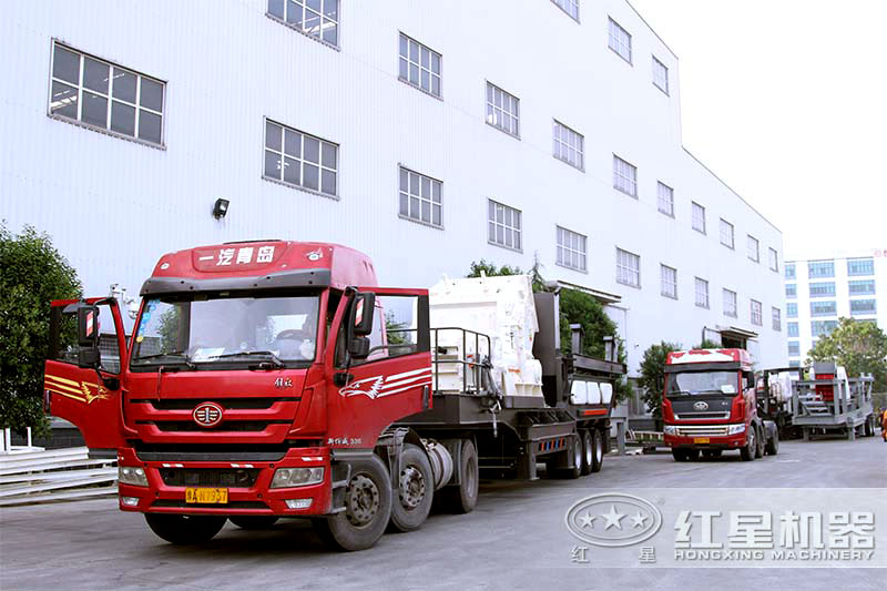 移動(dòng)式粉碎機(jī)發(fā)貨現(xiàn)場(chǎng) 移動(dòng)式粉碎機(jī)發(fā)貨現(xiàn)場(chǎng)