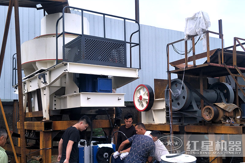 河石碎沙機客戶現(xiàn)場 河石碎沙機客戶現(xiàn)場