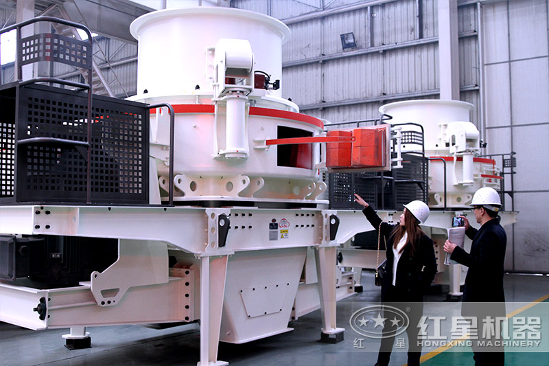 客戶參觀紅星環(huán)保制砂機(jī)廠區(qū) 客戶參觀紅星環(huán)保制砂機(jī)廠區(qū)