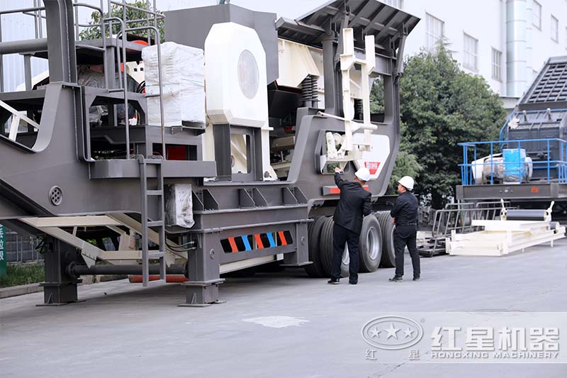 紅星參觀紅星移動(dòng)打砂機(jī)廠區(qū) 紅星參觀紅星移動(dòng)打砂機(jī)廠區(qū)