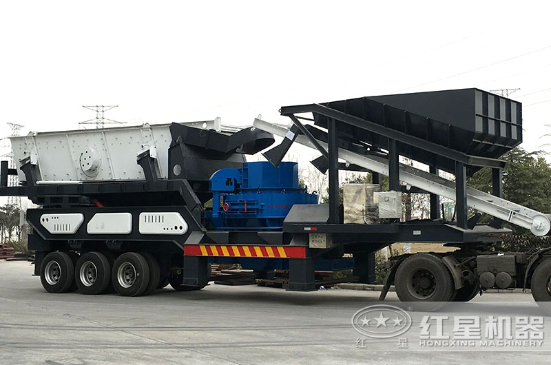 移動(dòng)式制砂機(jī)開往生產(chǎn)現(xiàn)場 移動(dòng)式制砂機(jī)開往生產(chǎn)現(xiàn)場