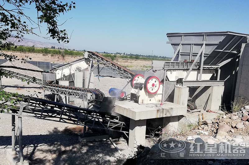 鵝卵石制砂生產現(xiàn)場 鵝卵石制砂生產現(xiàn)場