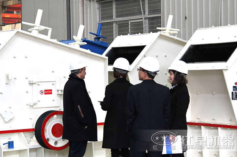 反擊式破碎機(jī) 反擊式破碎機(jī)