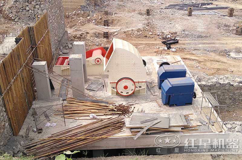 錘式破碎機(jī)生產(chǎn)現(xiàn)場(chǎng) 錘式破碎機(jī)生產(chǎn)現(xiàn)場(chǎng)