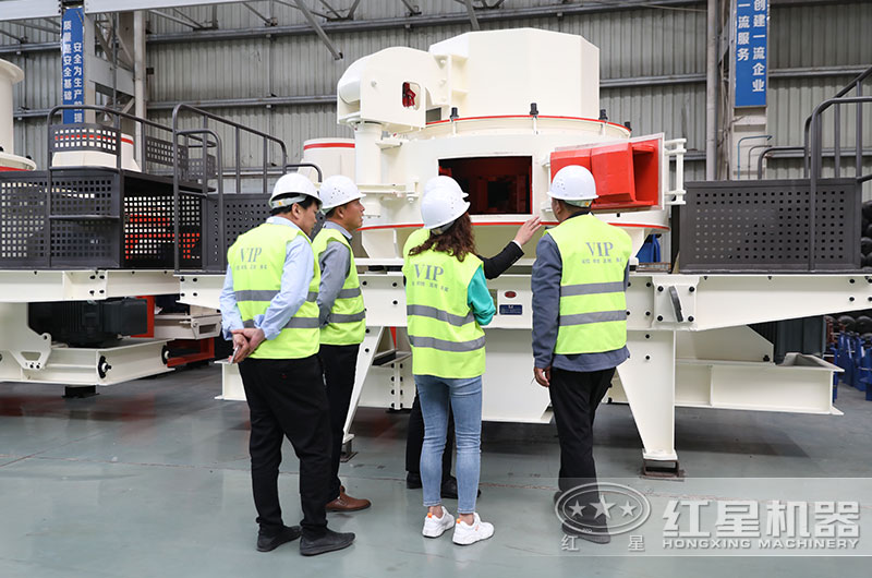 客戶來廠參觀考察制砂設(shè)備 客戶來廠參觀考察制砂設(shè)備