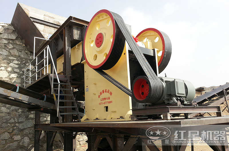 顎式破碎機作業(yè)現(xiàn)場 顎式破碎機作業(yè)現(xiàn)場