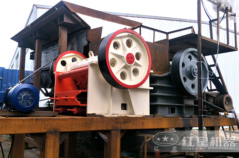 顎式破碎機現(xiàn)場 顎式破碎機現(xiàn)場
