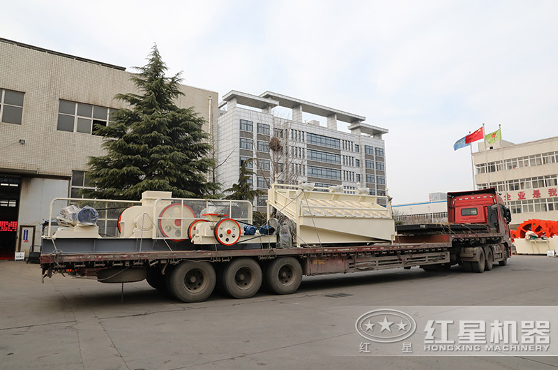 紅星對輥制砂機發(fā)貨現場 紅星對輥制砂機發(fā)貨現場