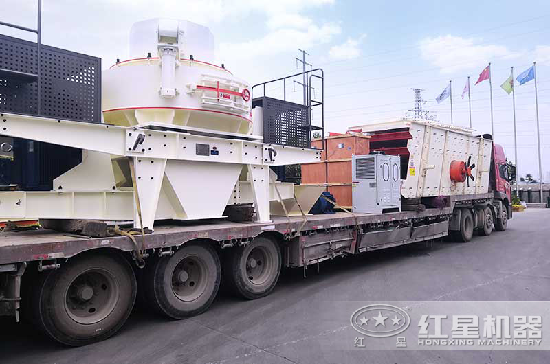 紅星河卵石制砂機(jī)裝車發(fā)貨現(xiàn)場 紅星河卵石制砂機(jī)裝車發(fā)貨現(xiàn)場