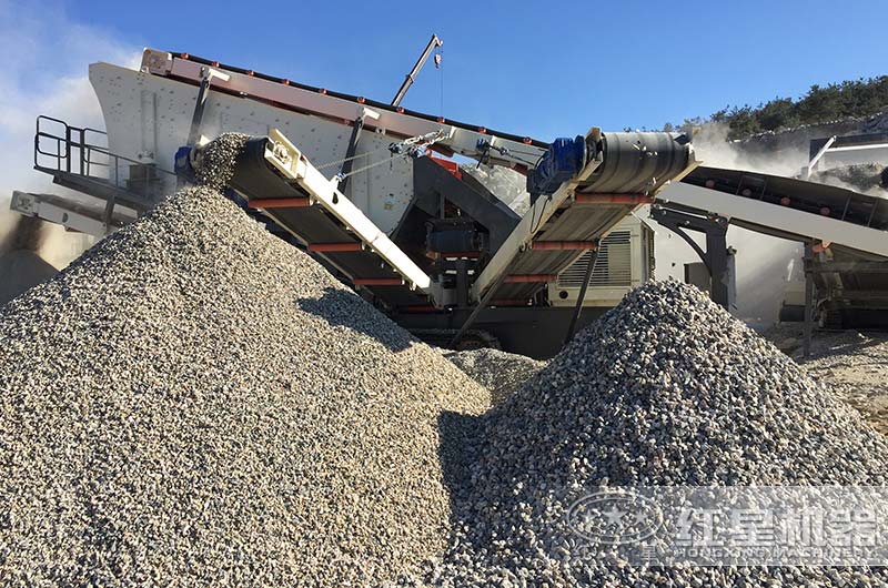 移動(dòng)破碎機(jī)生產(chǎn)現(xiàn)場(chǎng) 移動(dòng)破碎機(jī)生產(chǎn)現(xiàn)場(chǎng)